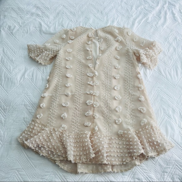 Selfie Leslie Pom Pom Swiss Dot mini dress Beige Cream Nude flutter sleeve Large - Picture 7 of 9